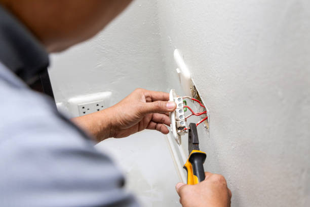 Best Affordable Emergency Electrician  in Plainfield Village, CT